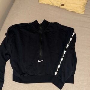 Nike women’s cropped quarter zip